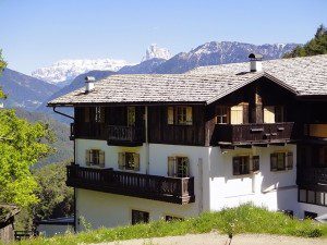 Grandioser Bergblick: Links ist das Sella-Massiv zu sehen, in der Mitte die Spitze des Langkofels.